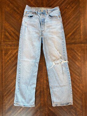 Levi’s Ribcage Straight Jeans – Size 27 – Light Wash Distressed High Rise